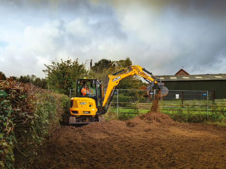 3.5T mini excavator zero tailswing application image